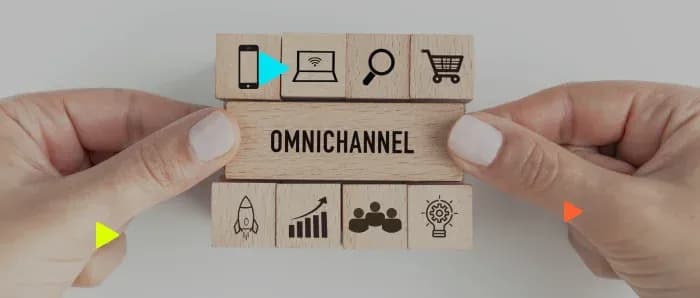 Bloquinhos com ícones representando omnichannel