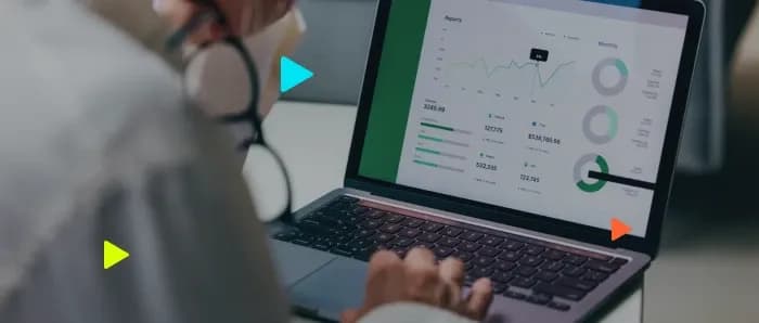 analise-de-dados-laptop-graficos.webp