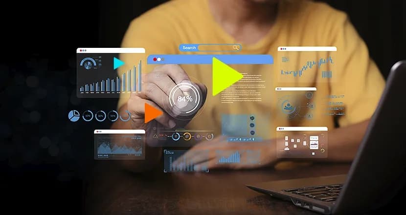 Empreendedora clicando em uma ilustração de um sistema erp, ela está pensando em como escolher o melhor erp online
