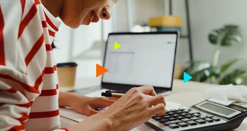 Empreendedora vendo e calculando o que é capital social mei