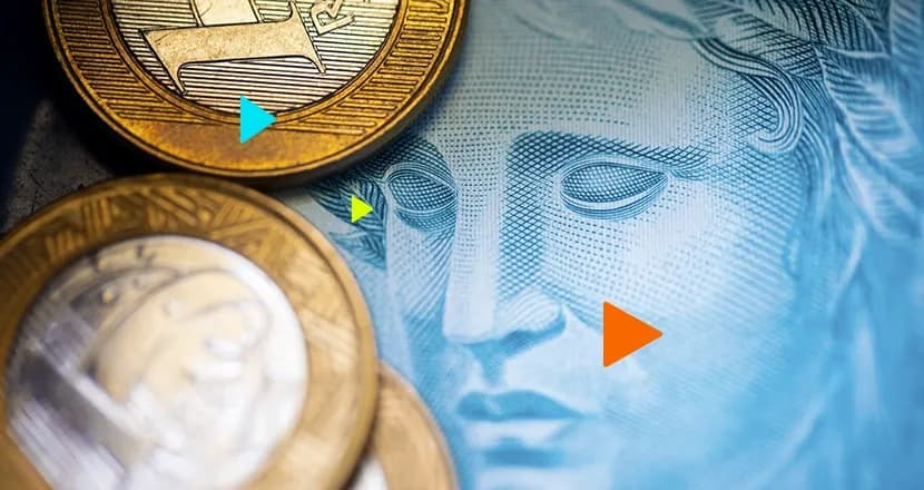 moedas e dinheiro de papel representando a reforma tributária e imposto de renda