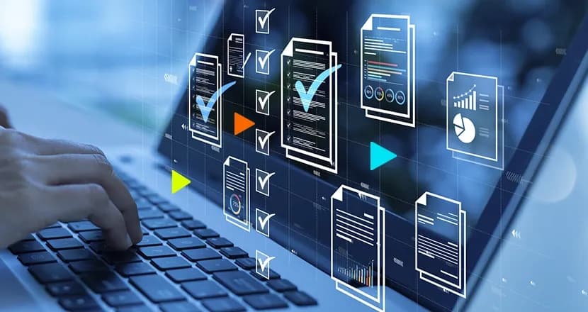 Empreendedor no notebook com ilustrações de documentos, que estão sendo transformando a gestão de contrato em ti