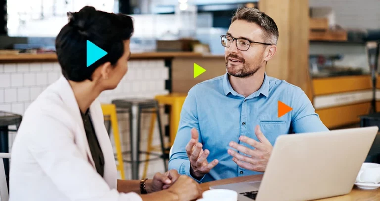 EIRELI: pessoas conversando