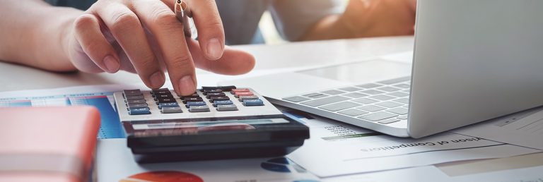 o que é GNRE: calculadora e notebook