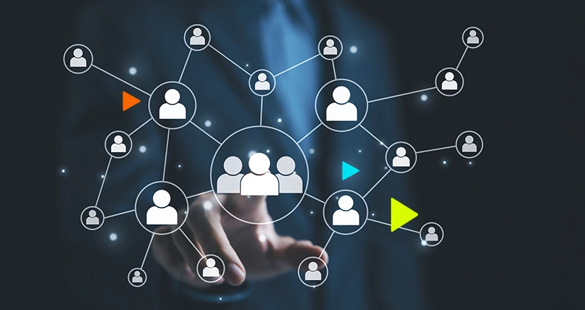 Pessoa interagindo com uma interface digital em ícones conectados, simbolizando a segmentação e gestão de contatos em uma plataforma CRM