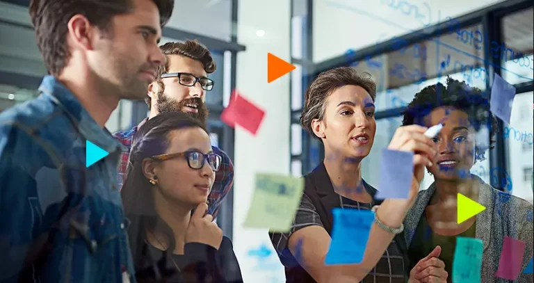 gestão de processos: pessoas ao redor de lousa