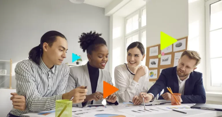 como organizar uma empresa: pessoas conversando