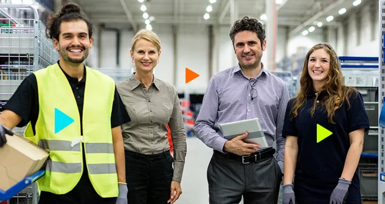 como fazer gestão de fornecedores: trabalhadores de diferentes áreas juntos