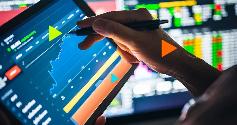 gestão por indicadores: tablet com gráficos de gestão de indicadores