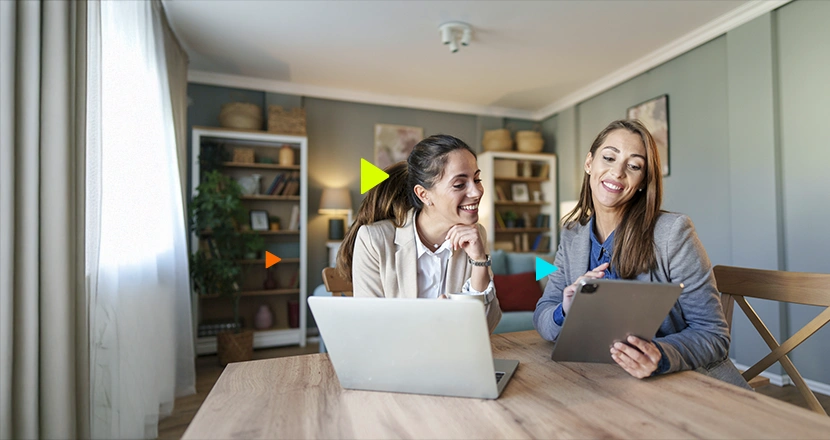 Empreendedoras verificando como aplicar o sistema erp para pequenas empresas