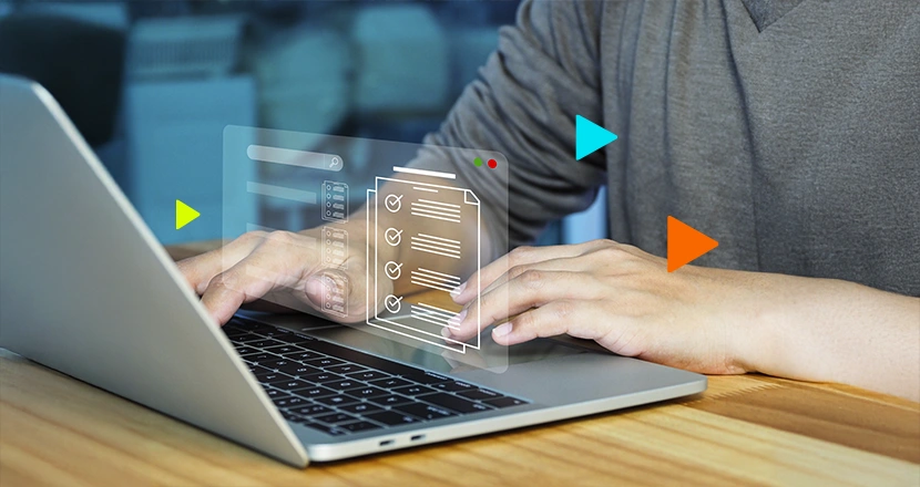 Empreendedor verificando como fazer o controle de notas fiscais