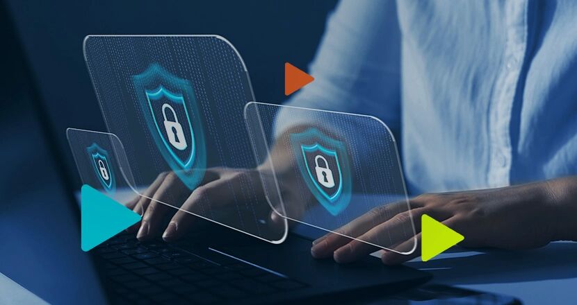 Pessoa usando laptop com ícones de segurança digital