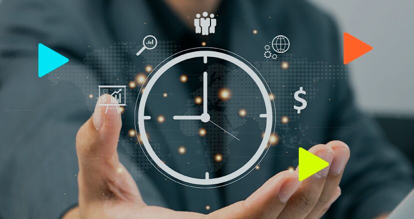 Homem mostrando horário em interface digital moderna