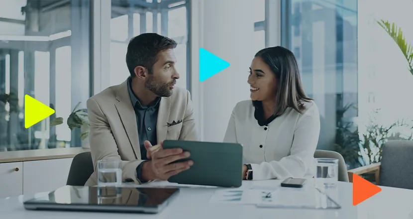 Reunião de negócios em escritório moderno