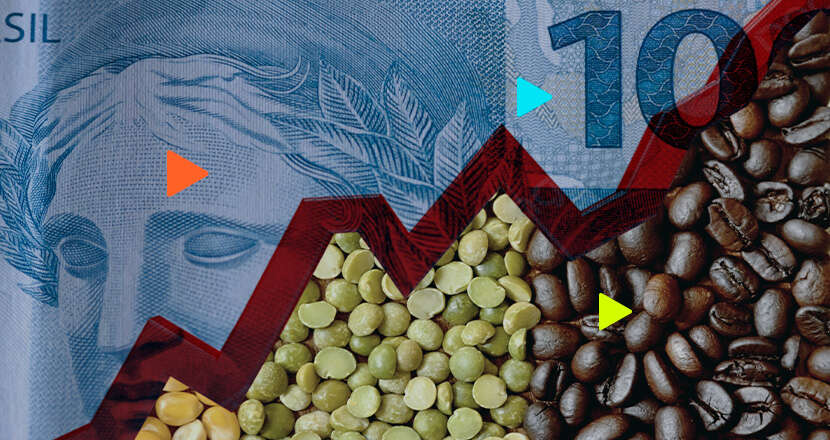 Grãos de café e lentilhas sobre notas de dinheiro.