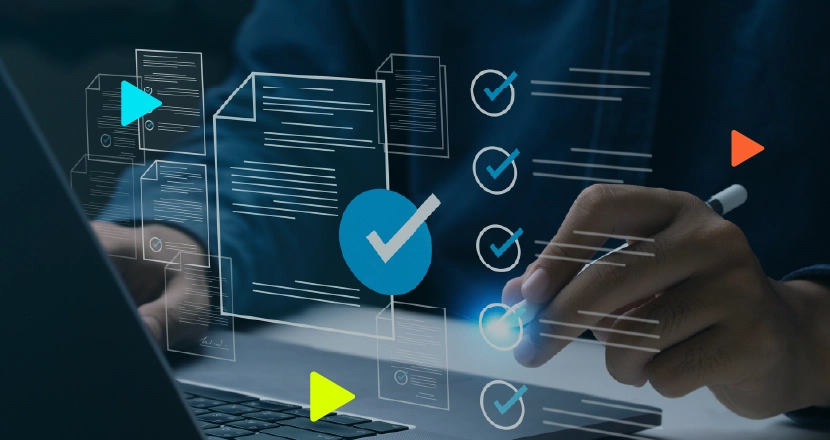 Mão usa caneta digital para marcar checklist e validar documentos eletrônicos com ícones de verificação azul.